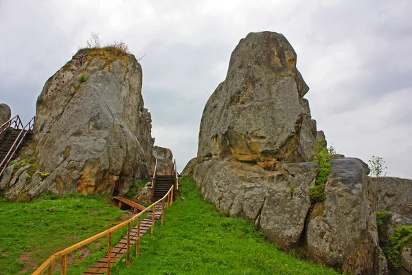 Die Festung tustan in der Nähe des Dorfes urich in der Ukraine — Stockfoto