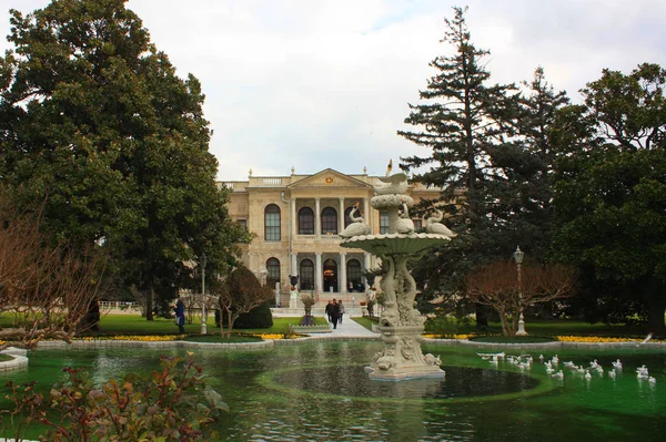 Estambul - 3 de enero de 2017. Palacio Dolmabahce en Estambul — Foto de Stock