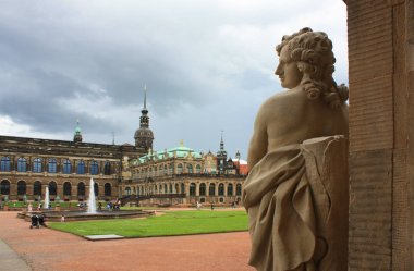 Zwinger Palace ve Park kompleksi Dresden
