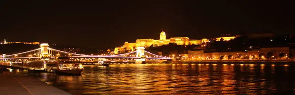 Panorama de Budapest por la noche — Foto de Stock