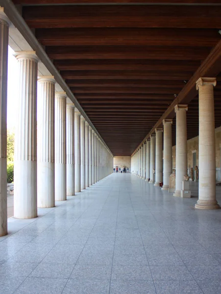 Atina - 6 Mart 2017. Atina'daki Agora Attala sütunu (Müze)