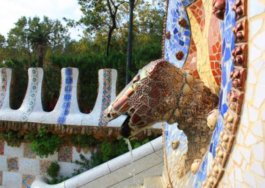 Heykel Park Guell Barcelona'da bir ejderha
