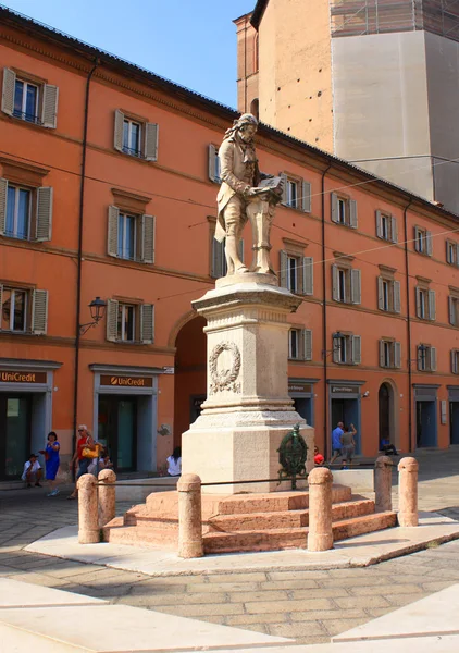 Bologna - September 12, 2016. Monument to Luigi Galvani in Bologna, Italy — Stock Photo, Image