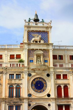 Piazza San Marco, Venedik bir astronomik saati ile kule