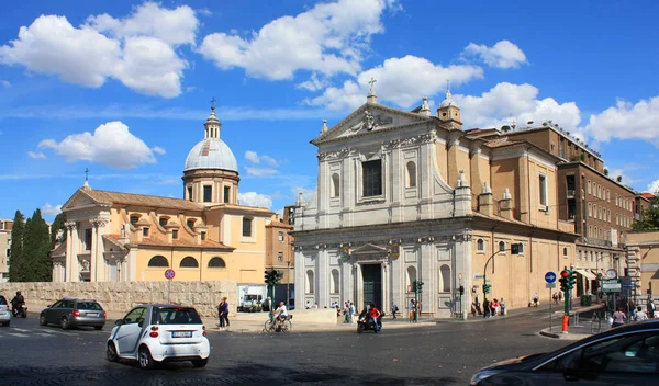 Roma - 9 de septiembre de 2016. Templos en la calle en Roma —  Fotos de Stock