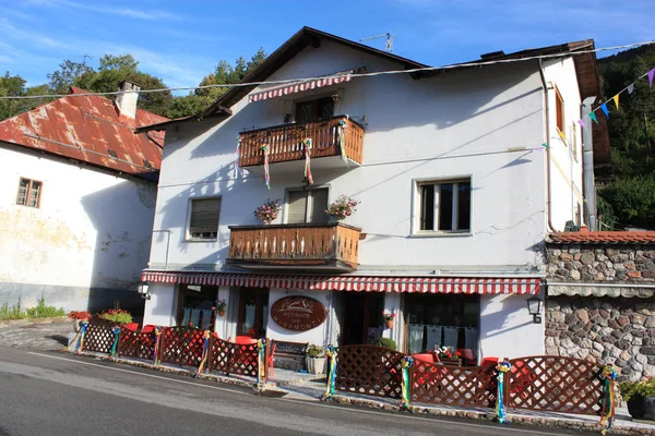 Tarvisi - 12 settembre 2016. Casa carina in Tarvisio, Italia — Foto Stock