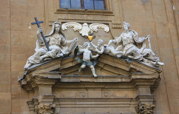 サン フィレンツェ フィレンツェ、イタリアでの体の彫刻の構成 — ストック写真