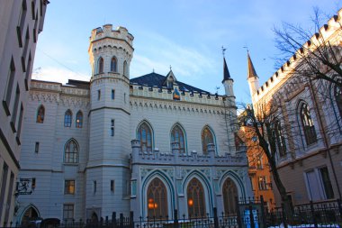 Riga - 12 Aralık 2017. Riga Merkezi eski evde