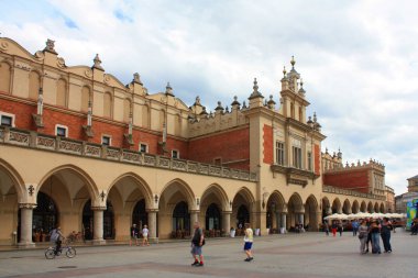 Krakow - 15 Haziran 2016. Sukennice, Krakow, Polonya'nın ana Meydanı