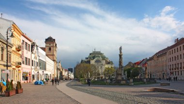 Kosice - 20 Nisan 2017. Kosice eski şehirde Opera Tiyatrosu