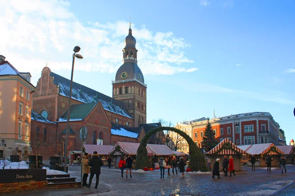 Riga - December 12, 2017. Christmas market near Riga Cathedral — Stock Photo, Image