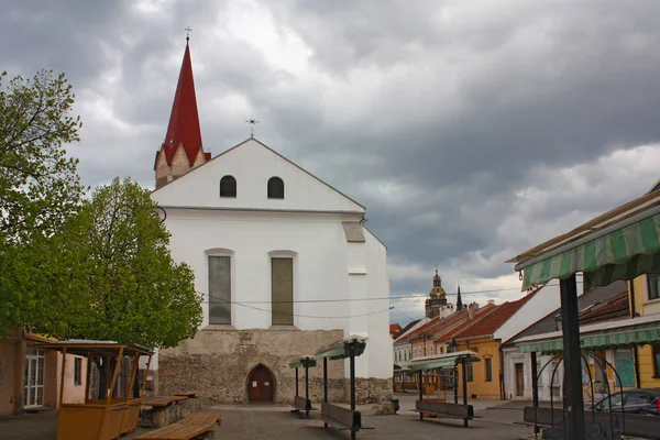 Dominikai tér egy kolostor, templom (XIII század) és a piaci Kassán — Stock Fotó