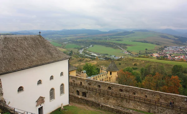 Vista do Starolyubovnyansky Grad na Eslováquia — Fotografia de Stock