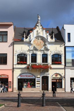 Kosice - 20 Nisan 2017. Bir dilenci Kösice içinde evi