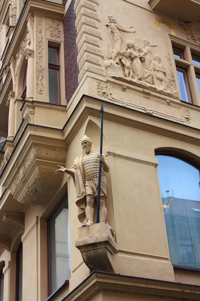 Escultura sobre a casa em Praga — Fotografia de Stock