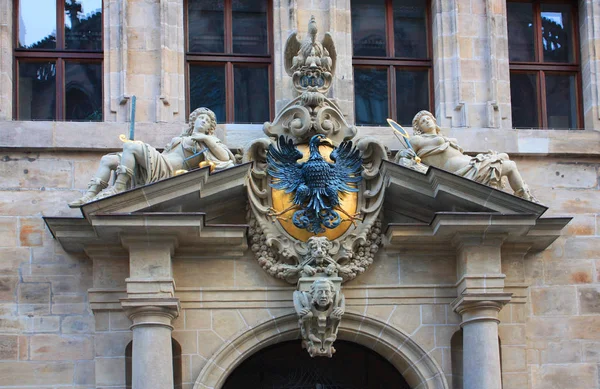 Nürnberg'deki binasında heykel dekorasyon — Stok fotoğraf