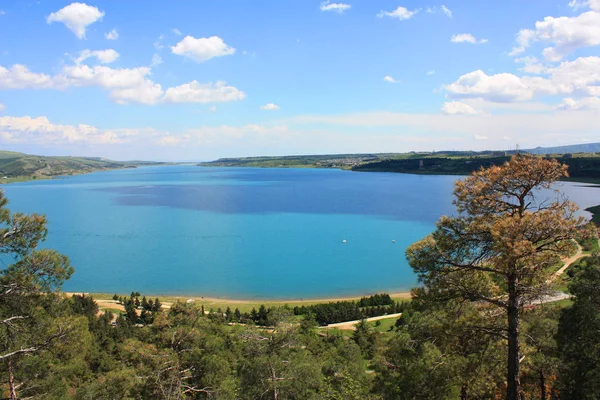 Tbilisi göl kenarında Tbilisi görüntüleyin