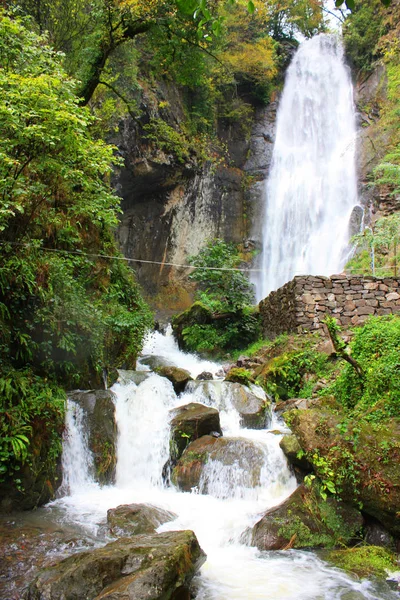 Cascata sulle montagne dell'Agiaria, Georgia — Foto Stock