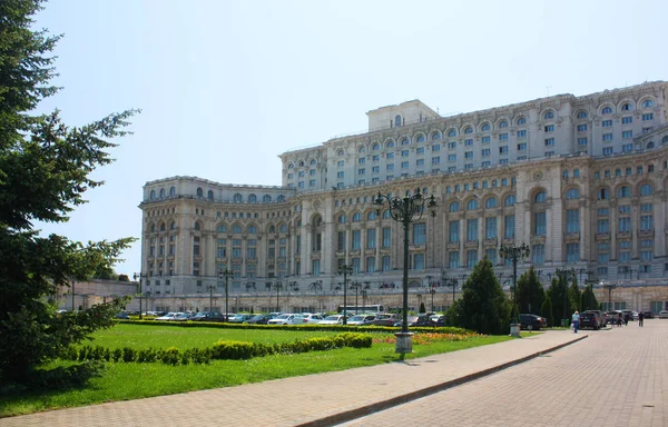 Edifício do Parlamento Europeu em Bucareste, Roménia — Fotografia de Stock
