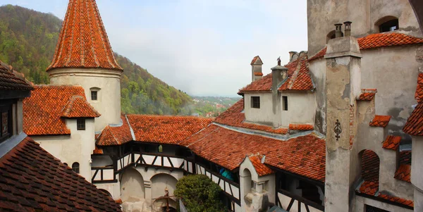 Cour intérieure du château de Dracula (château Bran) en Roumanie — Photo