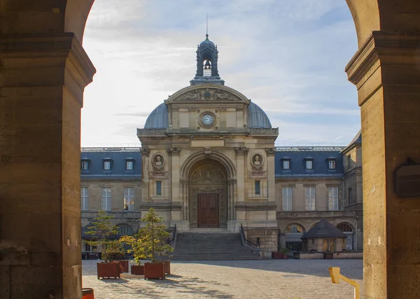 Ingang van de nationale Museum of Arts and Crafts in Parijs, Frankrijk — Stockfoto