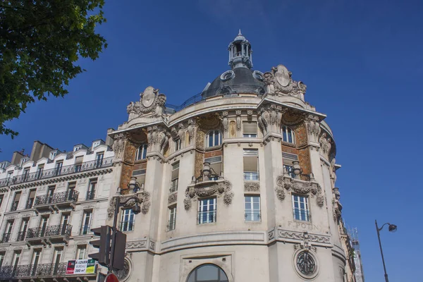 Fasaden på den parisiska hus — Stockfoto