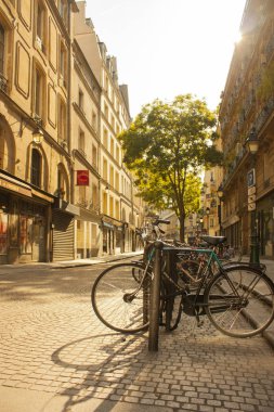 Paris - 27 Mayıs 2017. Sabah Paris bisiklet ile sokak