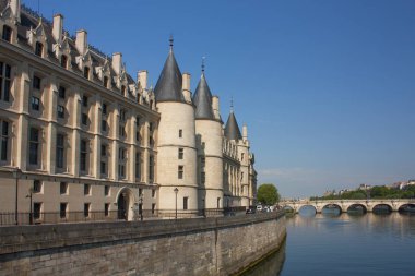 Paris'te Cit adasında eski hapishane (Conciergerie Sarayı)