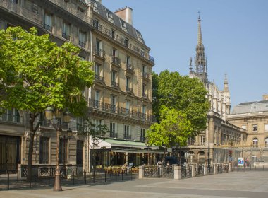 Paris Cite Adası üzerinde binalar