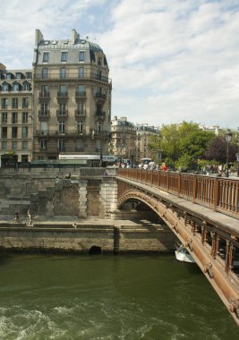 Köprüde Paris Cite Adası