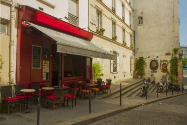 Paris - 27 Mayıs 2017. Tipik Paris Cafe, Fransa