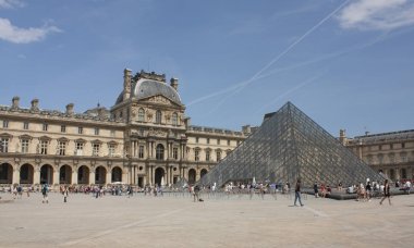 Paris - 27 Mayıs 2017. Paris Louvre Müzesi