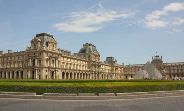 Paris - 27 Mayıs 2017. Paris Louvre Müzesi