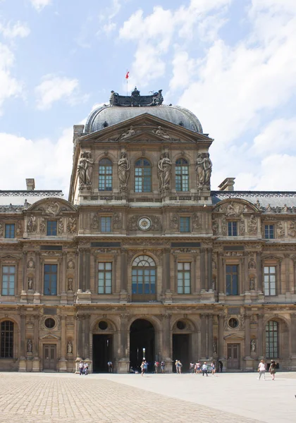 Paris - 27 de maio de 2017. Fragmento do Museu do Louvre em Paris — Fotografia de Stock