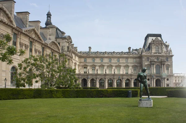 Paris - May 27, 2017. Louvre Museum in Paris — Stock Photo, Image