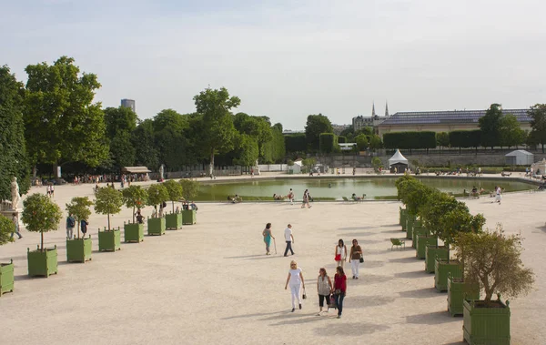 Giardino delle Tuileries a everning a Parigi — Foto Stock