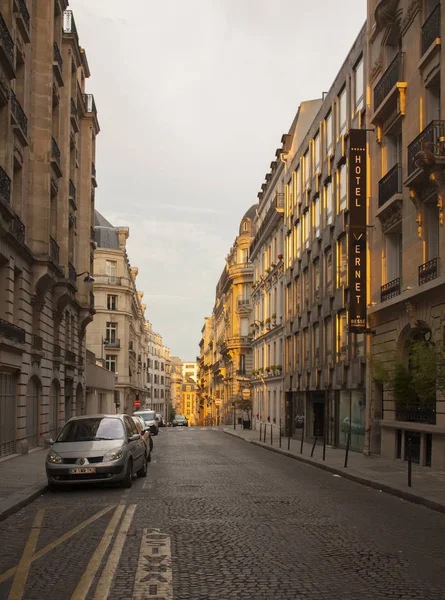 Paris - May 27, 2017. The street of Paris at everning — Stock Photo, Image