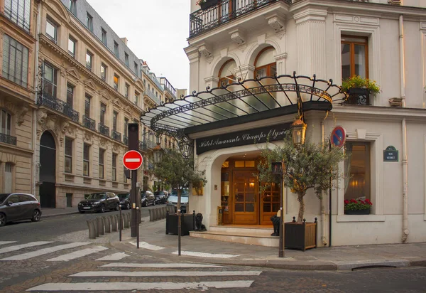 Paris - 27 maj 2017. Gatan i Paris på everning — Stockfoto