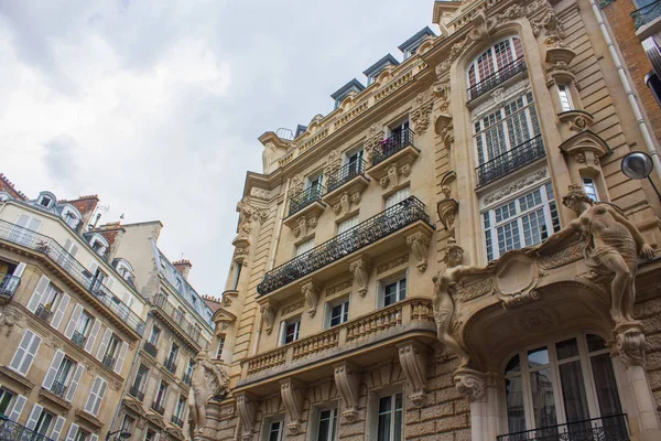 La façade de la maison parisienne — Photo