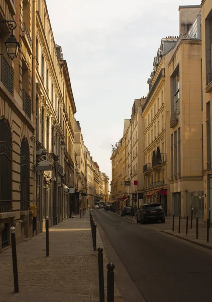 Paris - 27 Mayıs 2017. Paris Caddesi