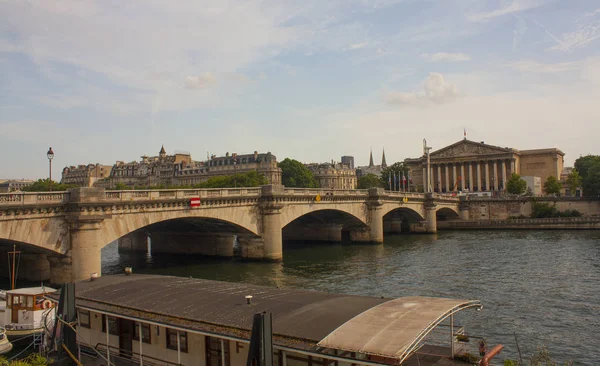 Bridge across the Seine and the National Assembly in Paris — Stock Photo, Image
