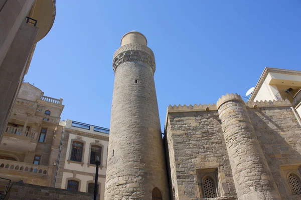 Icheri Sheher (Старе місто) в Баку, Азербайджан, мечеть Sinyugal — стокове фото
