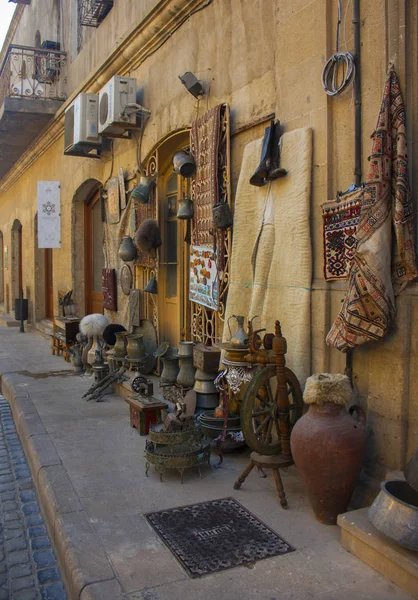 Antique shop in Baku — Stock Photo, Image