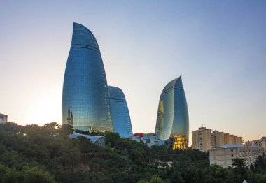Everning Bakıda alev Towers'ta görüntüleyin