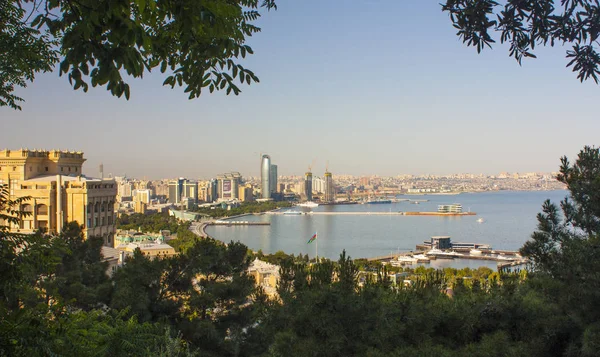 Vue de Bakou depuis le pont d'observation — Photo