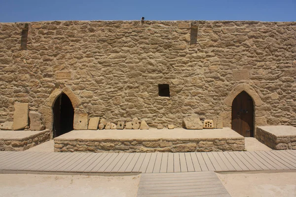 As portas das celas de Ateshgah (templo de fogo) no Azerbaijão — Fotografia de Stock