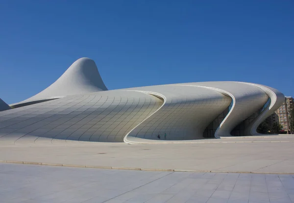 Bakú - 7 de junio de 2017. Fragmento del Centro Heydar Aliyev en Bakú, Azerbaiyán —  Fotos de Stock