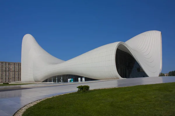 Baku - június 7-én, 2017. Heydar Aliyev Center, Baku, Azerbajdzsán — Stock Fotó