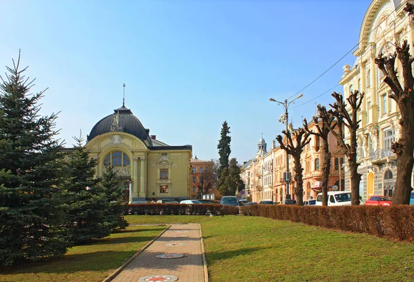 Music and Drama Theater and Alley of Glory in Chernivtsi, Ukraine — Stock Photo, Image