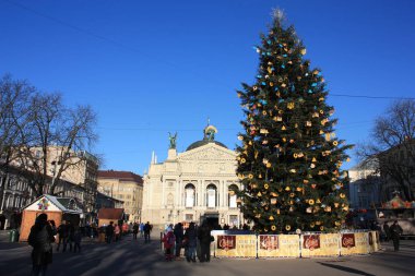 Noel pazarı Lviv pazar meydanında